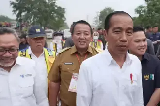 Presiden Jokowi Ambil Alih Pengerjaan Jalan di Provinsi Lampung, Netizen: Gubernurnya Tidak Becus