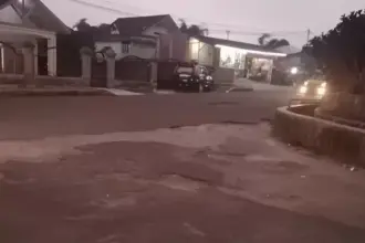 Warga Keluhkan Beberapa Ruas Jalan Raya Dalam Kota Ruteng Berlubang: Apa Perlu Kami Tanam Pohon Pisang?