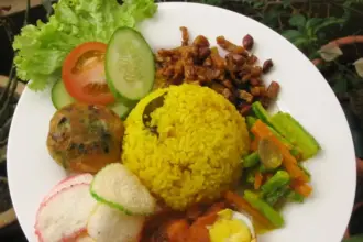 Nasi Kuning Istimewa: Bikin Lidah Bergoyang dengan Aroma dan Rasa yang Gugah Selera!"
