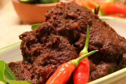 Rendang Asli Padang: Melodi Gurih yang Mengalun di Lidahmu