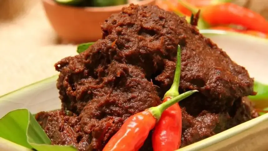 Rendang Asli Padang: Melodi Gurih yang Mengalun di Lidahmu