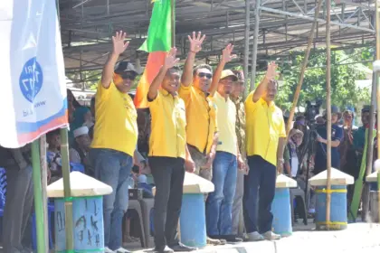  Semarak Lomba Dayung Sampan di Kali Wae Pesi, Ditonton Ratusan Orang