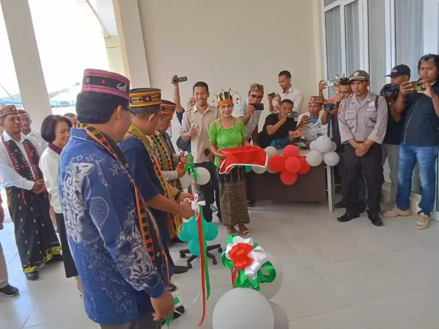 Bupati Nabit meresmikan RS Pratama Reo