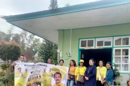 john nembo bagi sembako untuk anak yatim piatu
