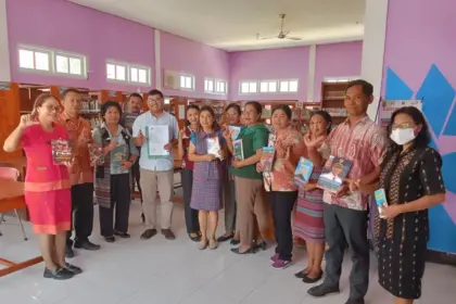 LNBM hibah 10 buku