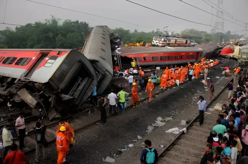 Tabrakan Tiga Kereta Api di India Sebabkan Lebih Dari 280 Orang Meninggal