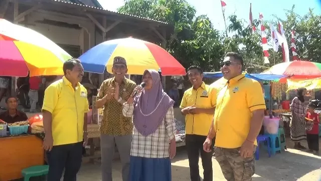 Ratusan warga padati arena lomba Dayung Sampan Hut RI ke 78 se Manggarai Raya