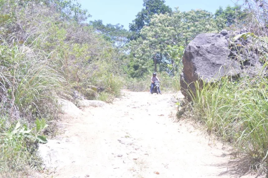 jalur maut ke desa lumur manggarai barat